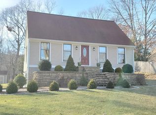 8 Danielle Ave, Westerly, RI 02891