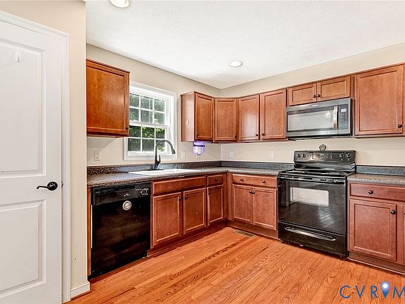 3rd image of 1013 Sycamore Crest Dr