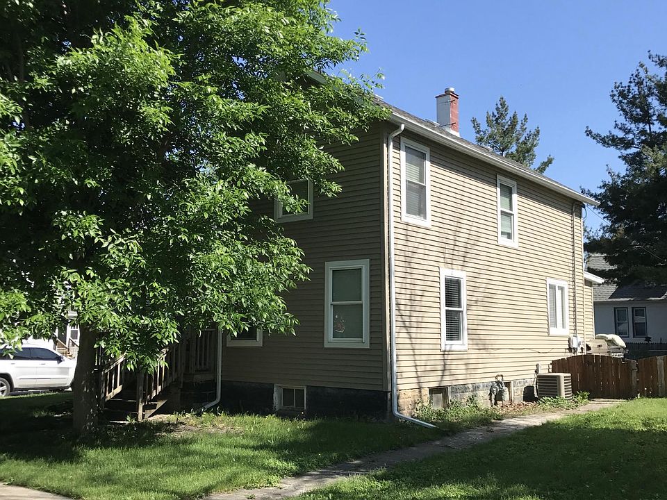 2nd image of 195 W 1st St