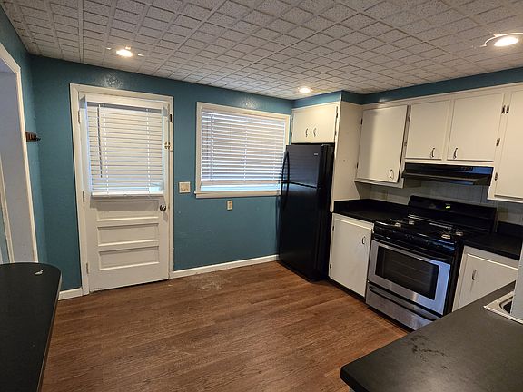 3rd image of 45 Hickory St