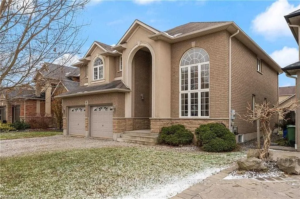 4 bed, $2,990 — Photo 2