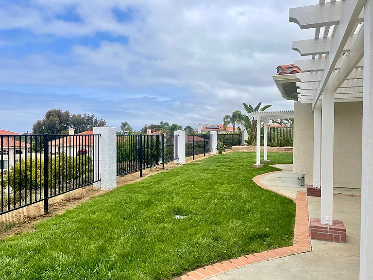 Spacious yard & patio
