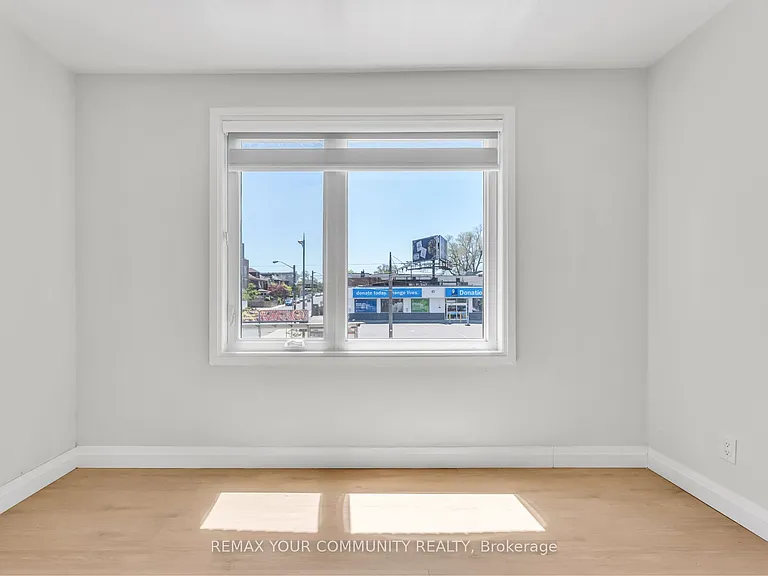 1822 Saint Clair Ave W #B — Photo 9