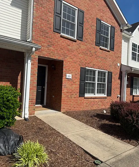 1026 Wolves Den Pl — Photo 2