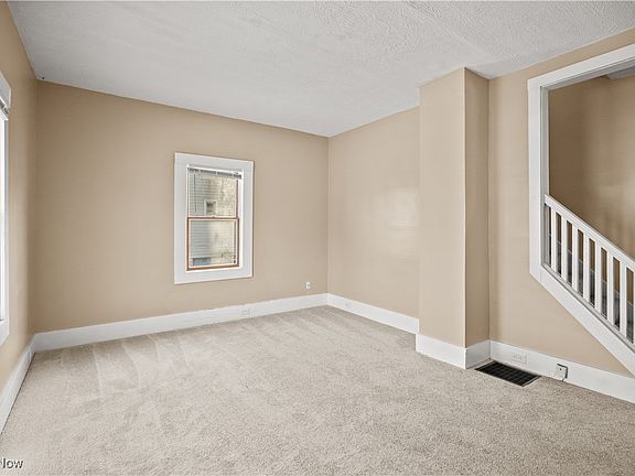 5th image of 250 E Main St