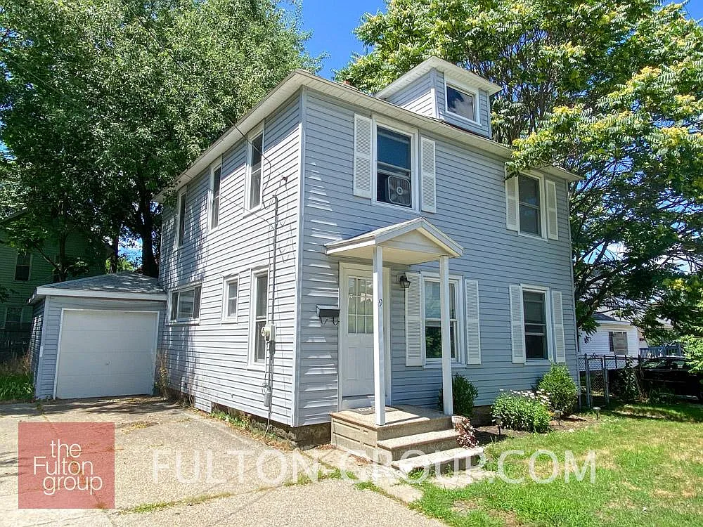 3 bed, 1.5 bath, 1264 sqft, $2,050 — Photo 1