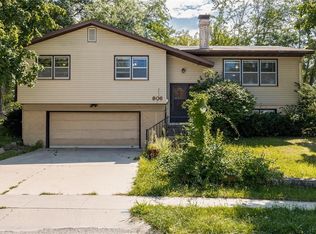 806 Wylde Green Rd, Iowa City, IA 52246