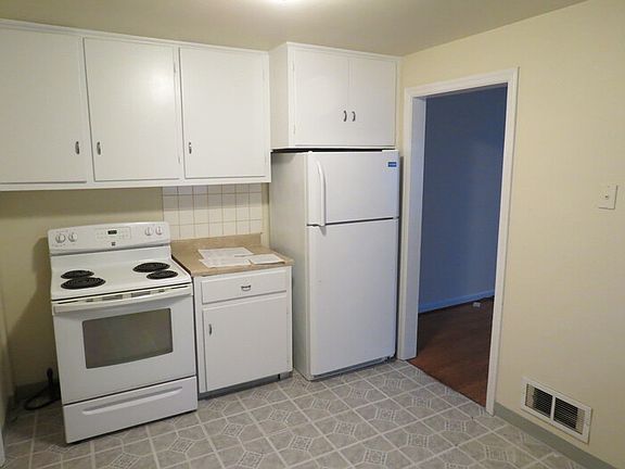 4th image of 2743 Thorndale Ave