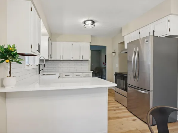 1645 English St, Saint Paul, MN 55106