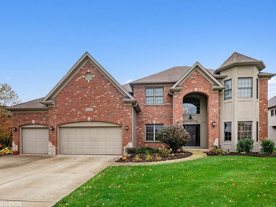 BEAUTIFUL CUSTOM HOME LOCATED IN GRANDE PARK IN PLAINFIELD