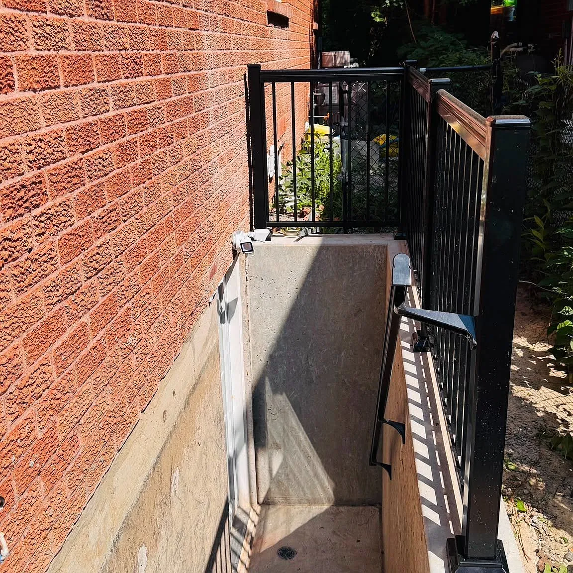 3 bed, $2,050 — Photo 1