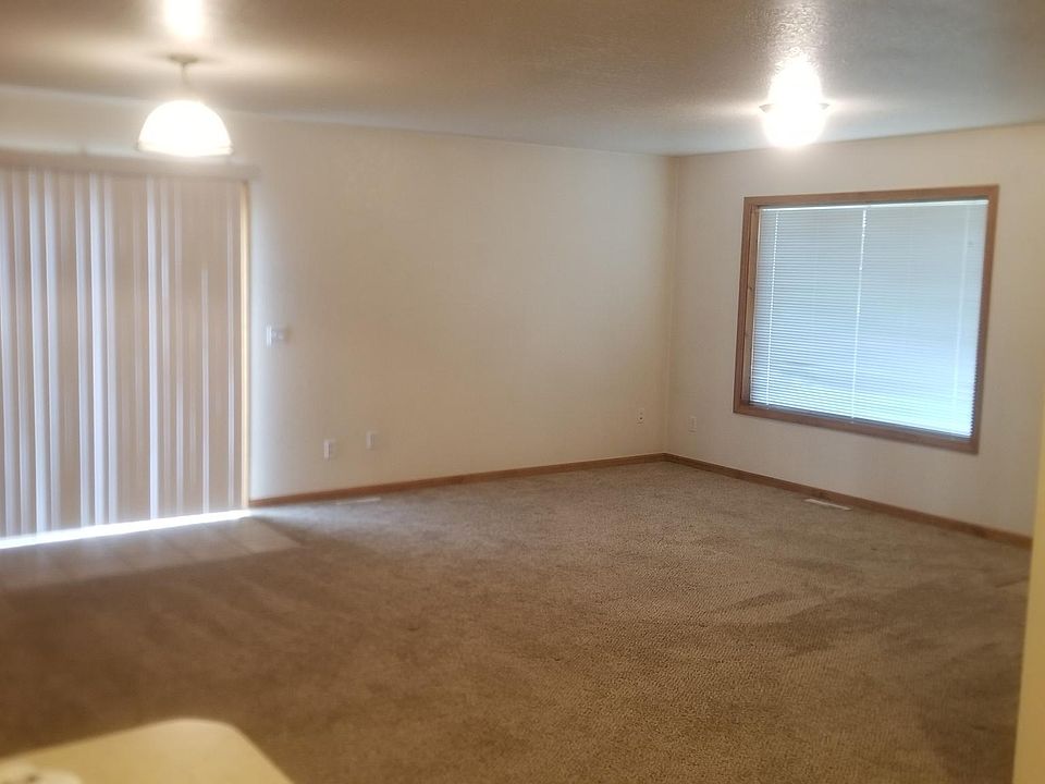 2nd image of 2046 E Pickard Rd