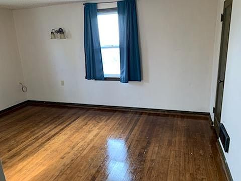 4th image of 2608 E Evergreen Blvd