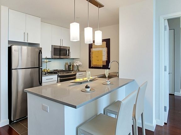 4th image of 81 Fleet Pl APT 5S