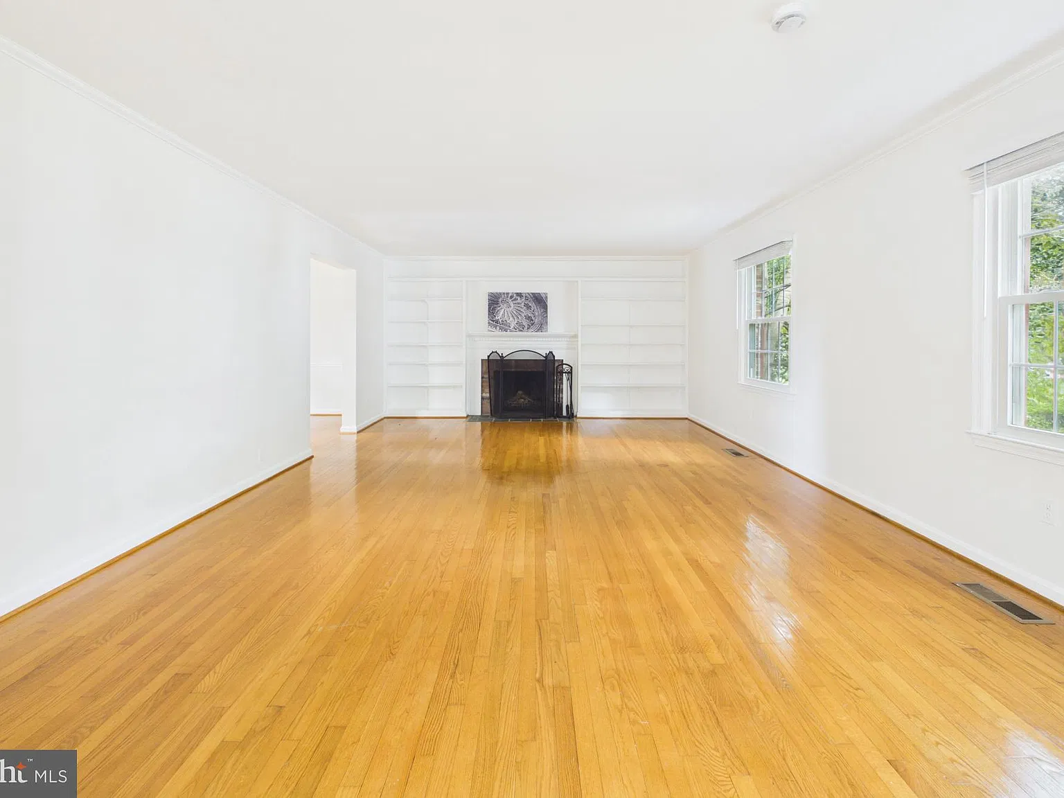 5 bed, 3.5 bath, 2356 sqft, $4,800 — Photo 4
