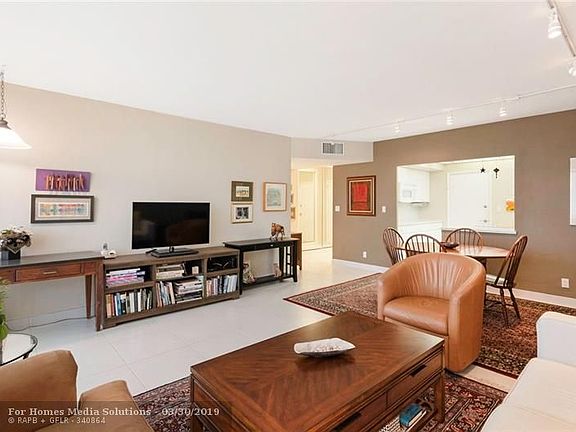 4th image of 3233 NE 34th St APT 1004