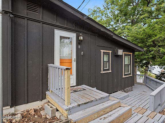 5th image of 33017 Fairglen Rd