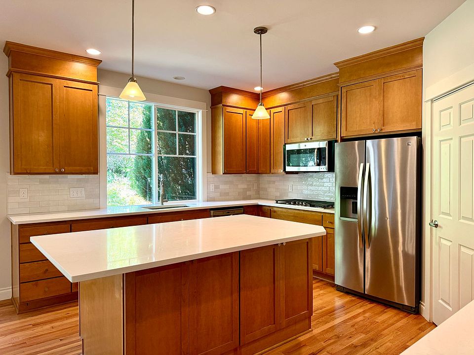 1st image of 404 Cosgrove St NW