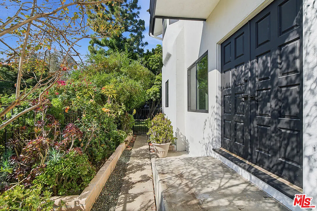 5 bed, 3.0 bath, 3003 sqft, $9,500 — Photo 4