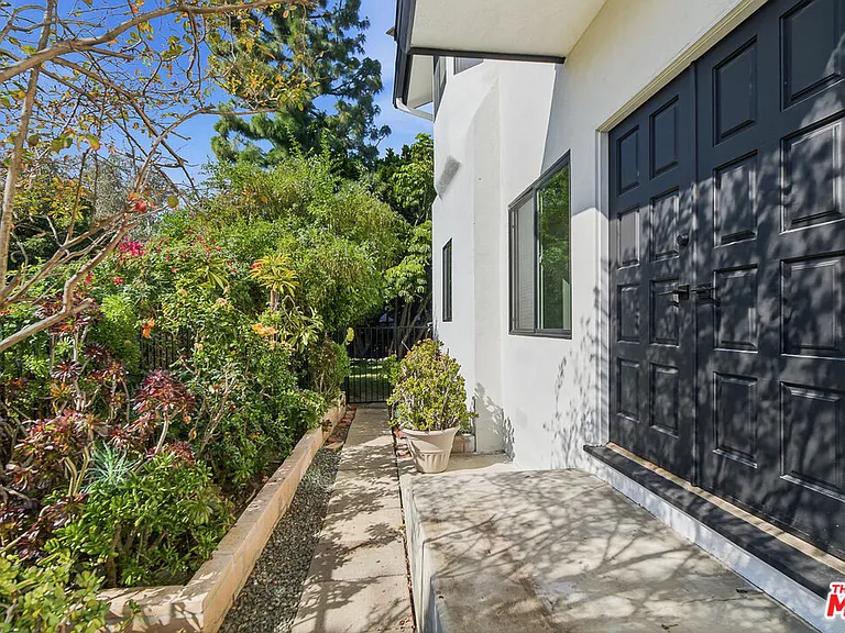 1301 Angelus Ave — Photo 7