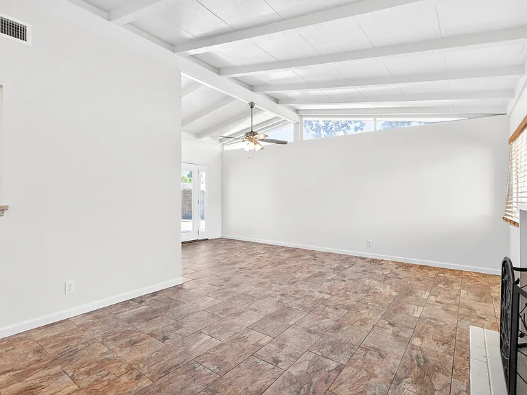 2203 Del Rio Dr — Photo 5