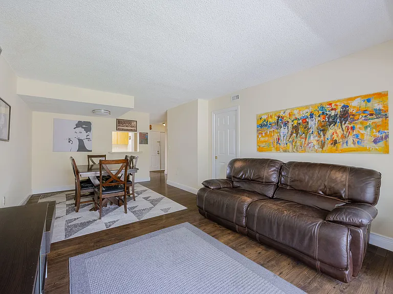 9365 Fontainebleau Blvd — Photo 15