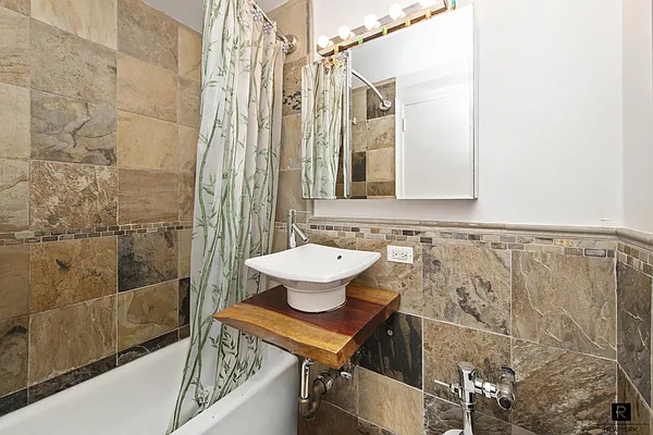 Rented by R New York | media 21