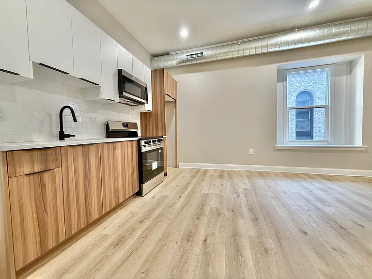 1032 N 48th St #D-1B — Photo 1