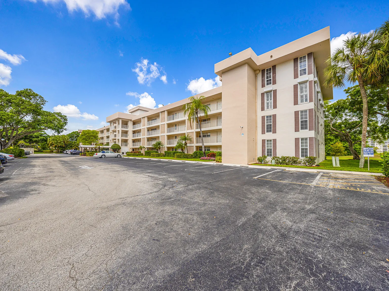 2 bed, 2.0 bath, 1064 sqft, $2,200 — Photo 3