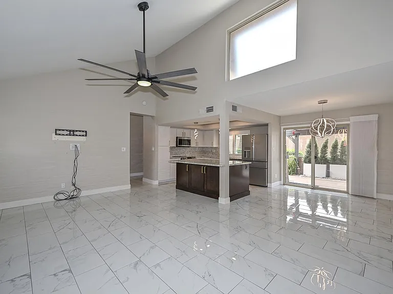 HUGE GREAT ROOM