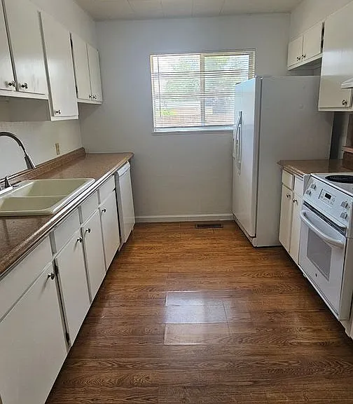 715 James Ct — Photo 13