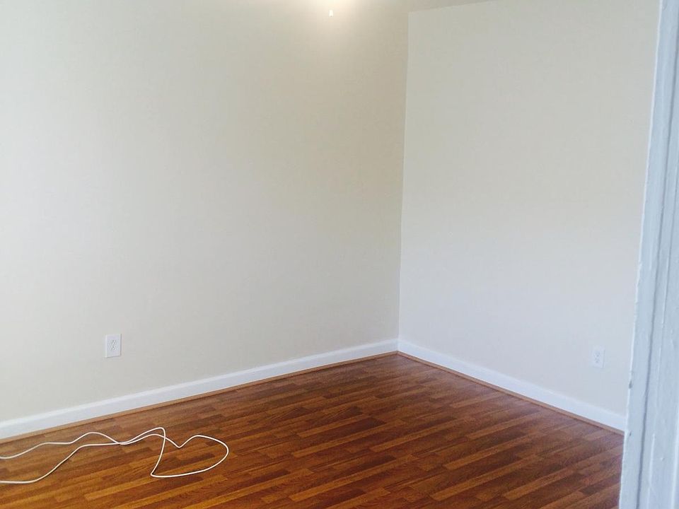 2nd image of 1014 16th St NE APT 1