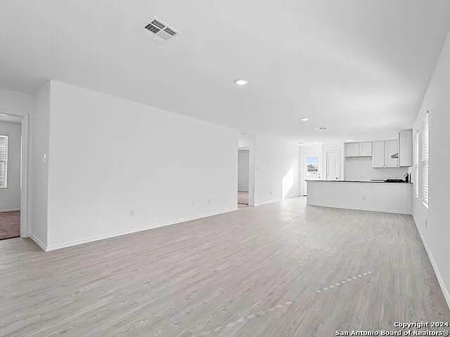 3 bed, 2.0 bath, 1450 sqft, $1,700 — Photo 4