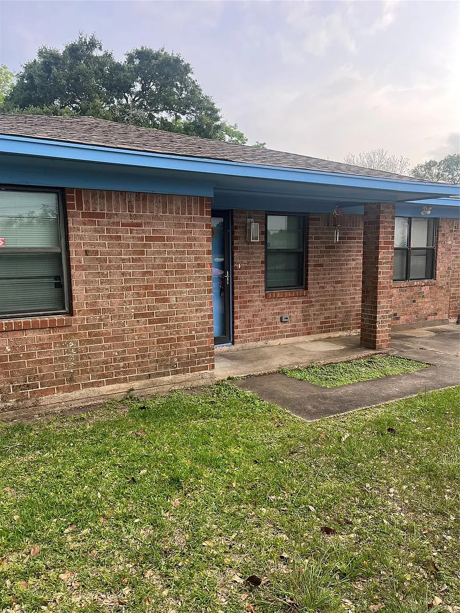 Building Photo - 402 Thompson Dr