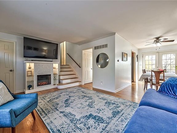 3rd image of 9105 Cherry St
