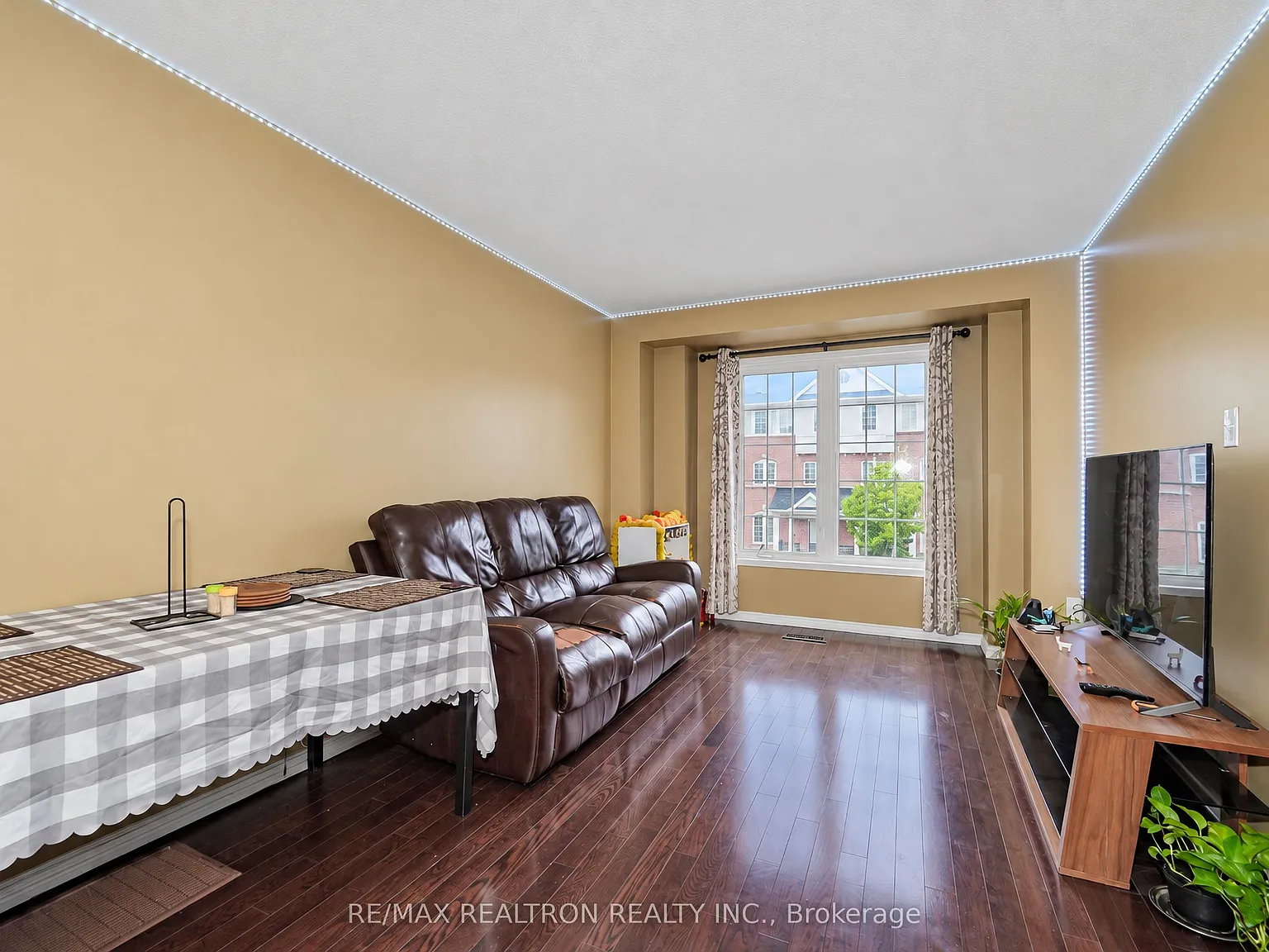 2 bed, $2,600 — Photo 4
