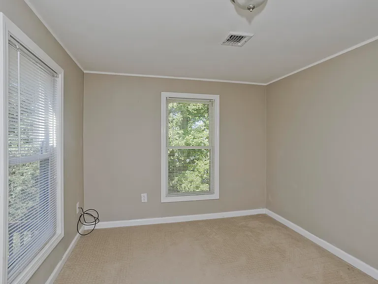 111 Quartus St #2 — Photo 11