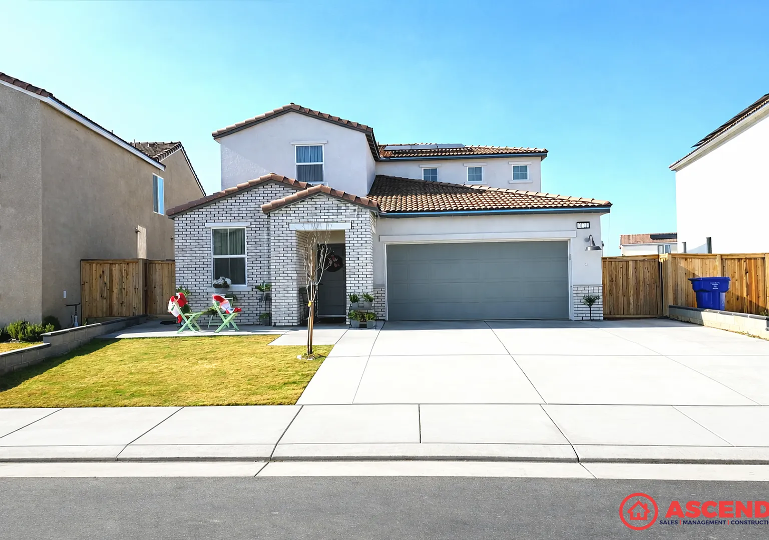 Smart 5-Bedroom Home with Solar + Tesla Powerwall in Gossamer Grove Low electricity cost! — Photo 1