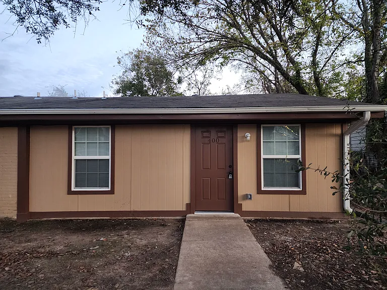 220 Bois D Arc St — Photo 20