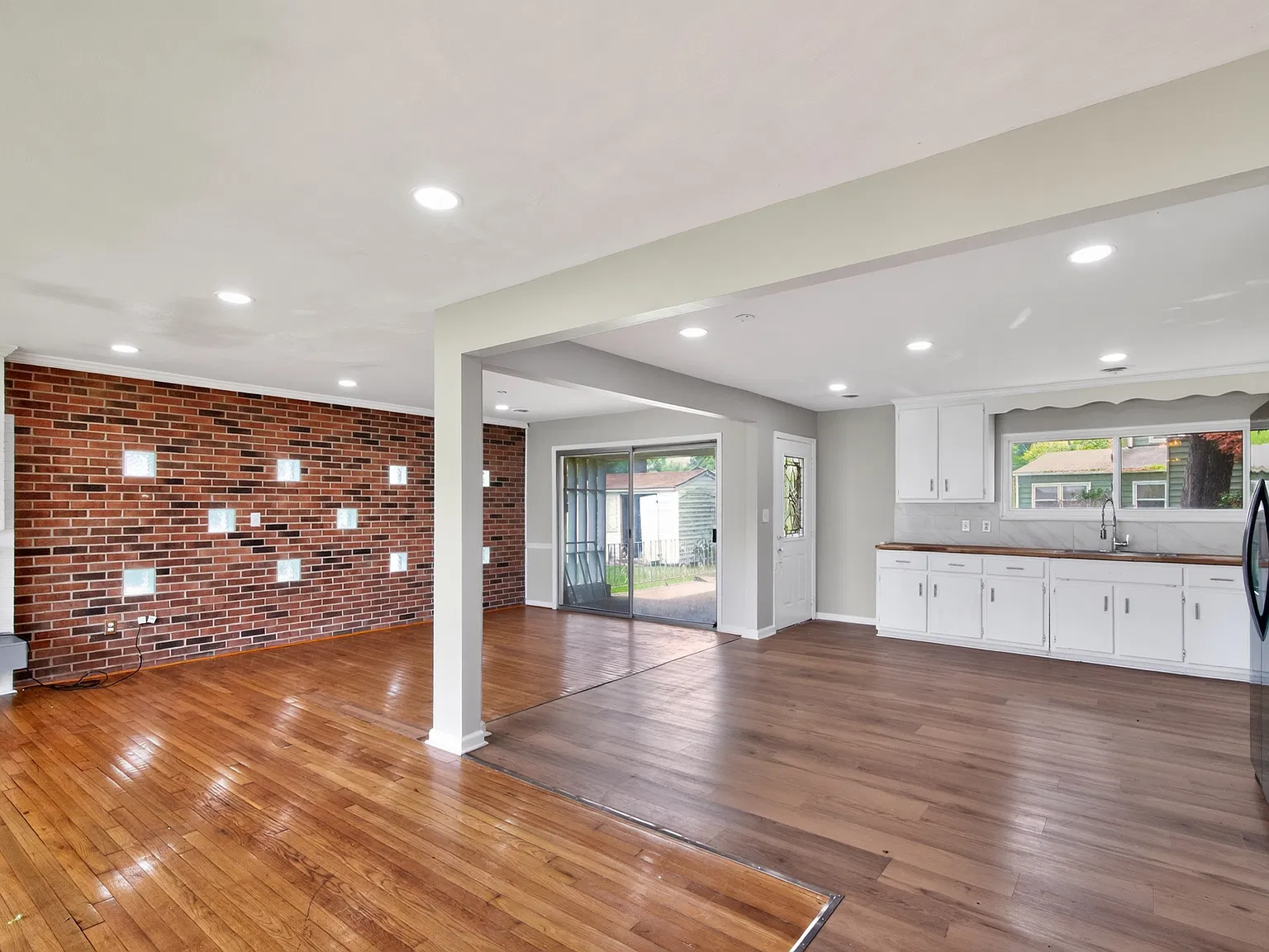 1027 Leon Lane - 1 — Photo 2