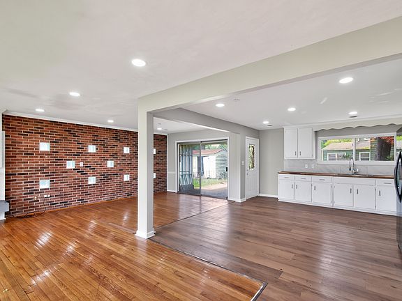 2nd image of 1027 Leon Ln