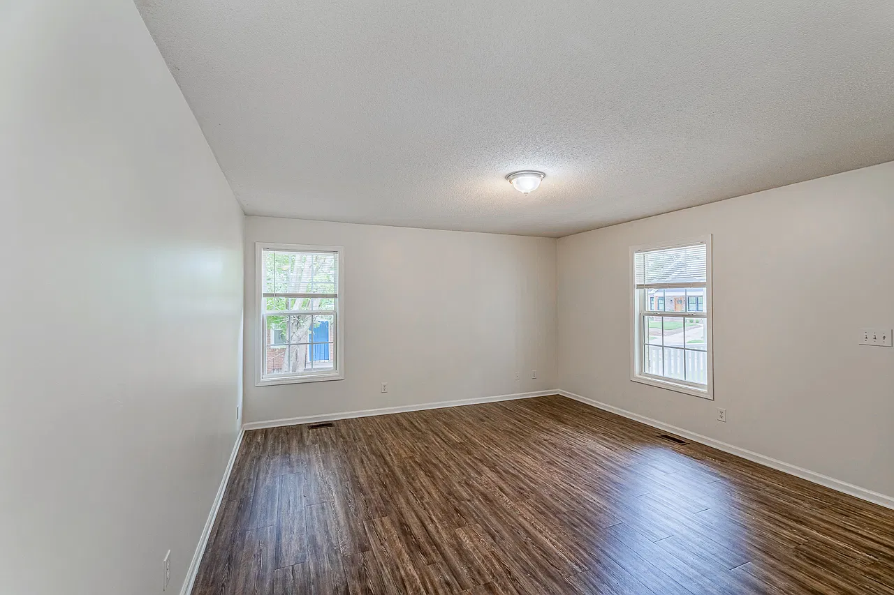 3 bed, 1200 sqft, $2,100 — Photo 4