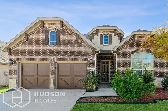 3 bed, 2.0 bath, 1990 sqft, $2,899 — Photo 1