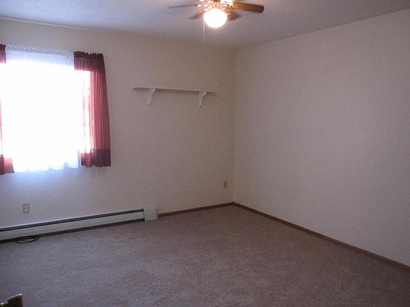 5th image of 921 32nd Ave S APT 9