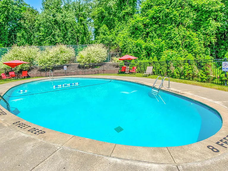 Deer Valley Apartments — Photo 9