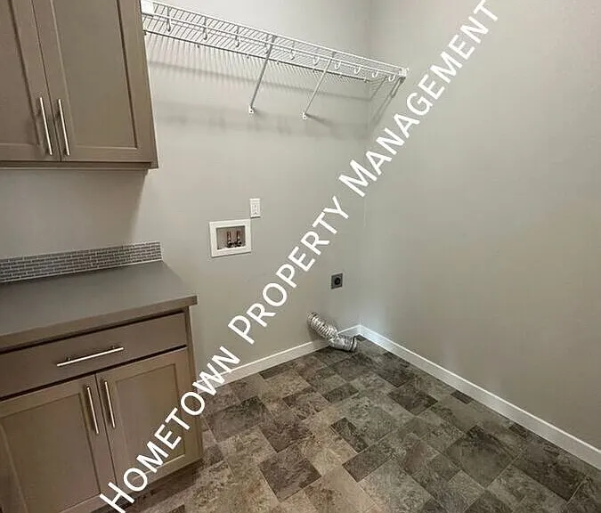 620 Natalee Jo St SE — Photo 15