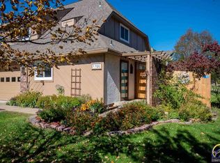 5700 SW Foxcroft Cir N, Topeka, KS 66614