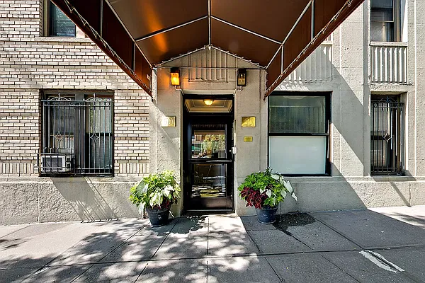 Sold by Digs Realty Group | media 10