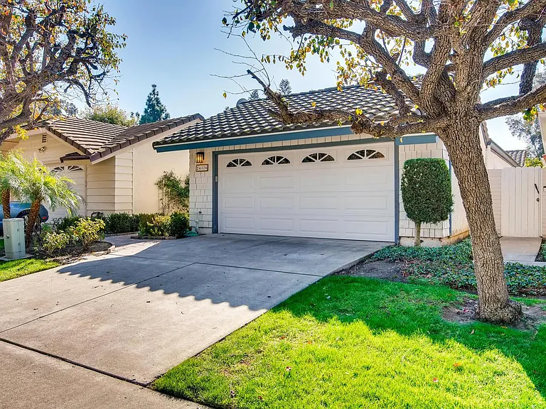 24326 Toledo Ln — Photo 4