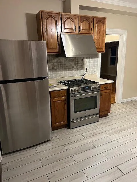 3 bed, 1200 sqft, $2,350 — Photo 2